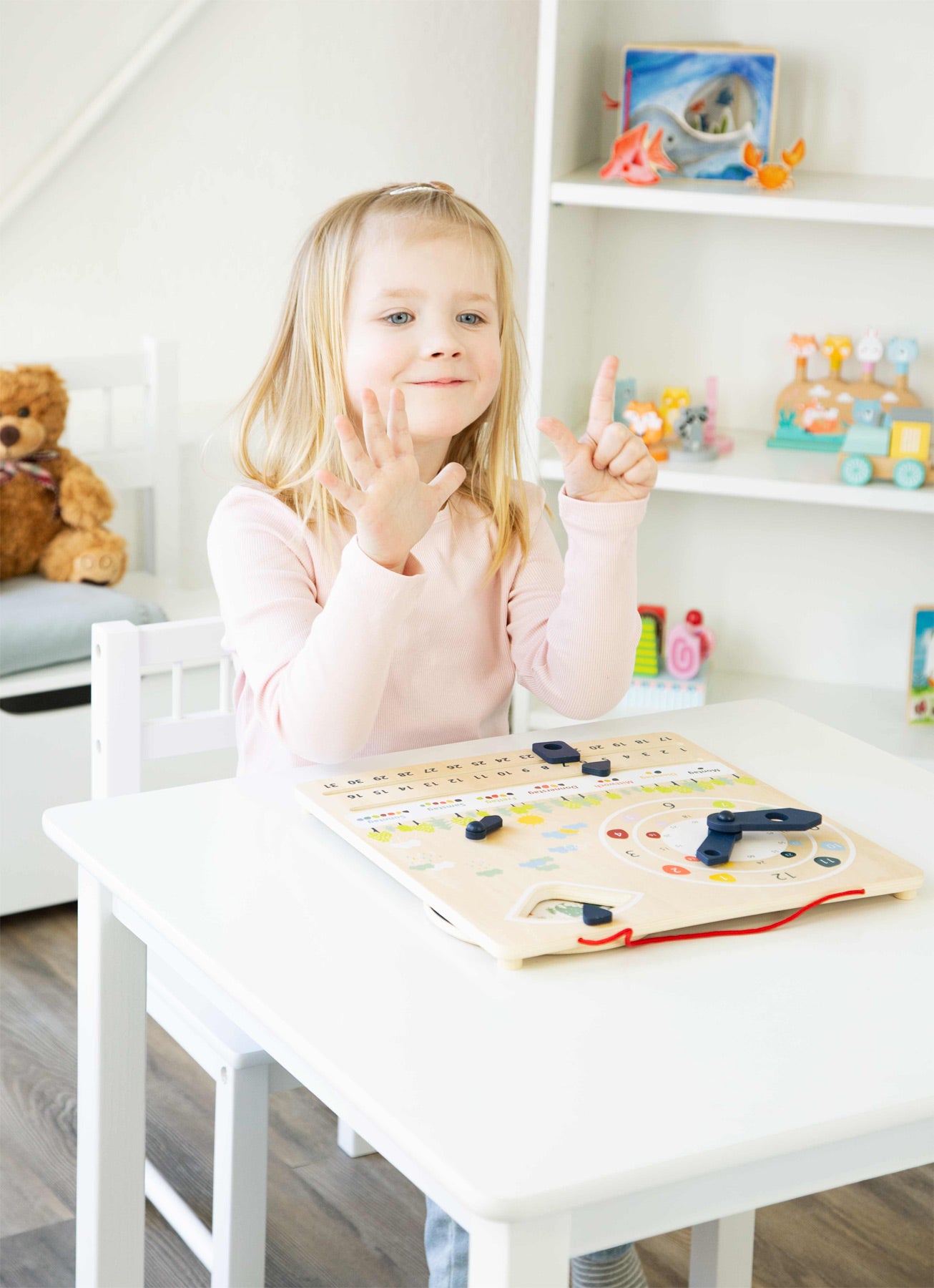 Učenički sat s kalendarom "Educate" | Trenutno nema podataka.